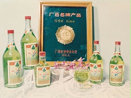 龙山酒业-1981蛤蚧酒（广西名牌产品）
